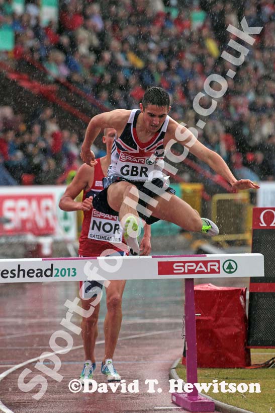 Rob Mullett (GB) in the 3000 metres steeplechase at the European Athletics Team Championships.